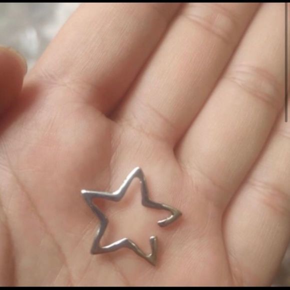 Silver Star Ear cuff - Picture 1 of 2